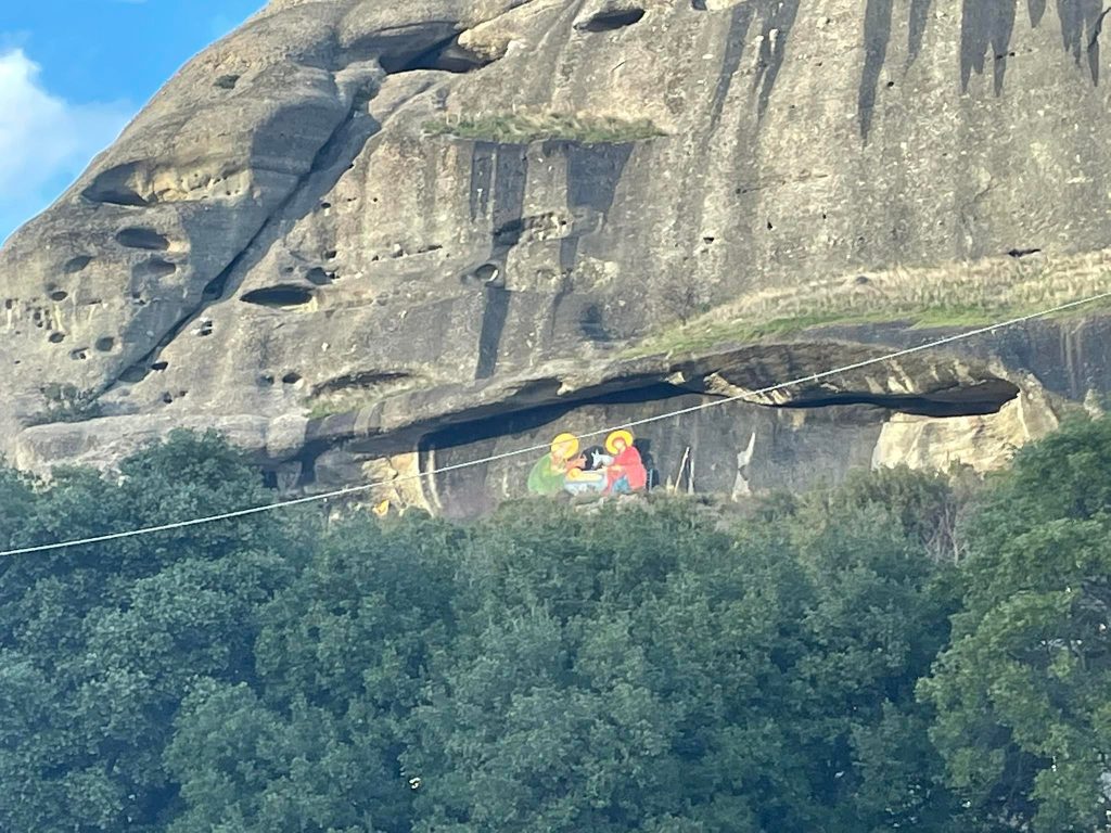 «Το μάτι του Θεού» – Η πανέμορφη φάτνη στα Μετέωρα (βίντεο)