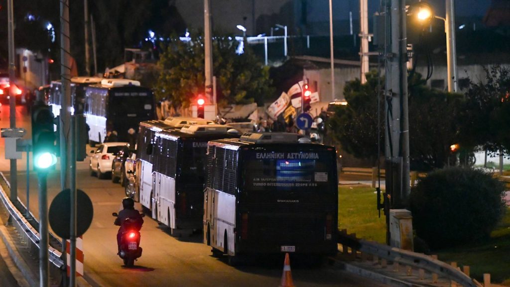 Η ανακοίνωση της ΕΛ.ΑΣ. για τον τραυματισμό του αστυνομικού στο Ρέντη – «Δολοφονική η επίθεση»