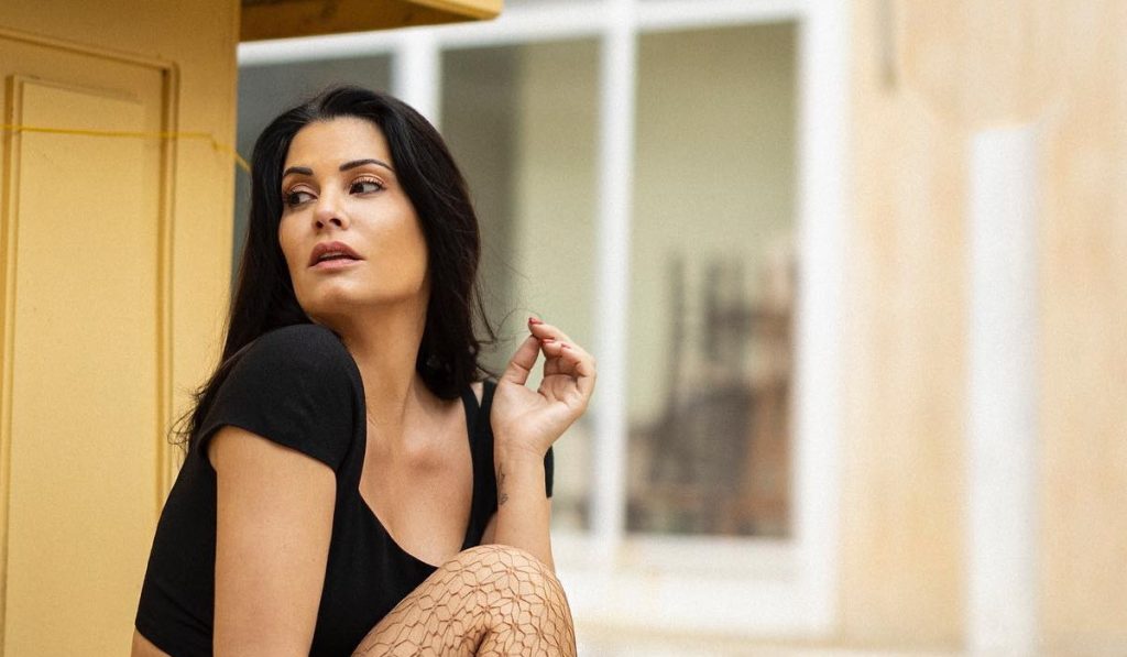 Η Μ.Κορινθίου ποζάρει με κόκκινα εσώρουχα και «ρίχνει» το Instagram (φωτο) 