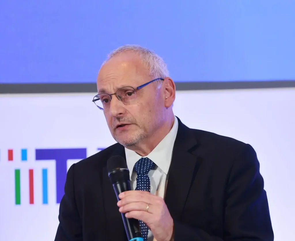 Πρέσβης Ισραήλ στην Αθήνα: Άναψε κερί για τους Ισραηλινούς ομήρους με αφορμή την εβραϊκή γιορτή Χανούκα (φώτο)