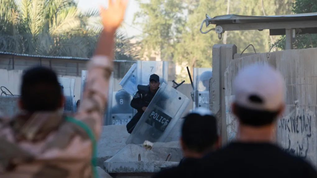 Τις επιθέσεις εναντίον της πρεσβείας τους στην πρωτεύουσα του Ιράκ καταδικάζουν οι ΗΠΑ