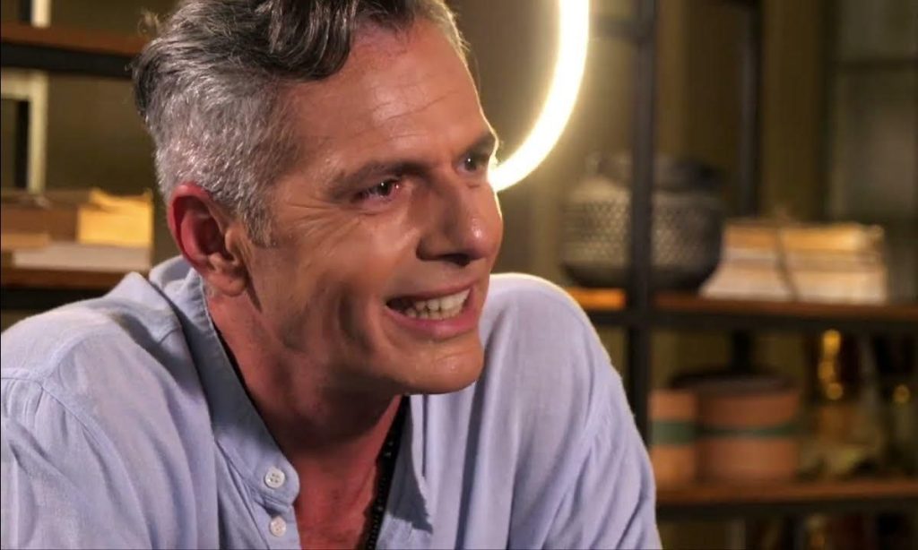 Μ.Αθανασίου: «Όπως θα υποδυόμουν τον αεροπόρο, έτσι υποδύομαι και τον ομοφυλόφιλο – Γελάω με τα αρνητικά σχόλια»