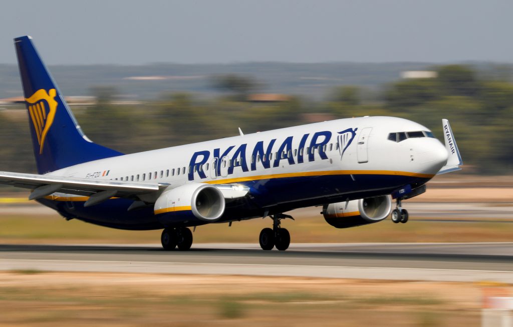 Πτήση «θρίλερ» για τους επιβάτες της Ryanair από Μπέργκαμο για Αθήνα – Πρόβλημα με την πόρτα του αεροπλάνου