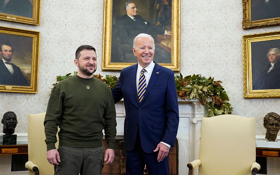 Ο Τ.Μπάιντεν προσκάλεσε τον Β.Ζελένσκι στον Λευκό Οίκο