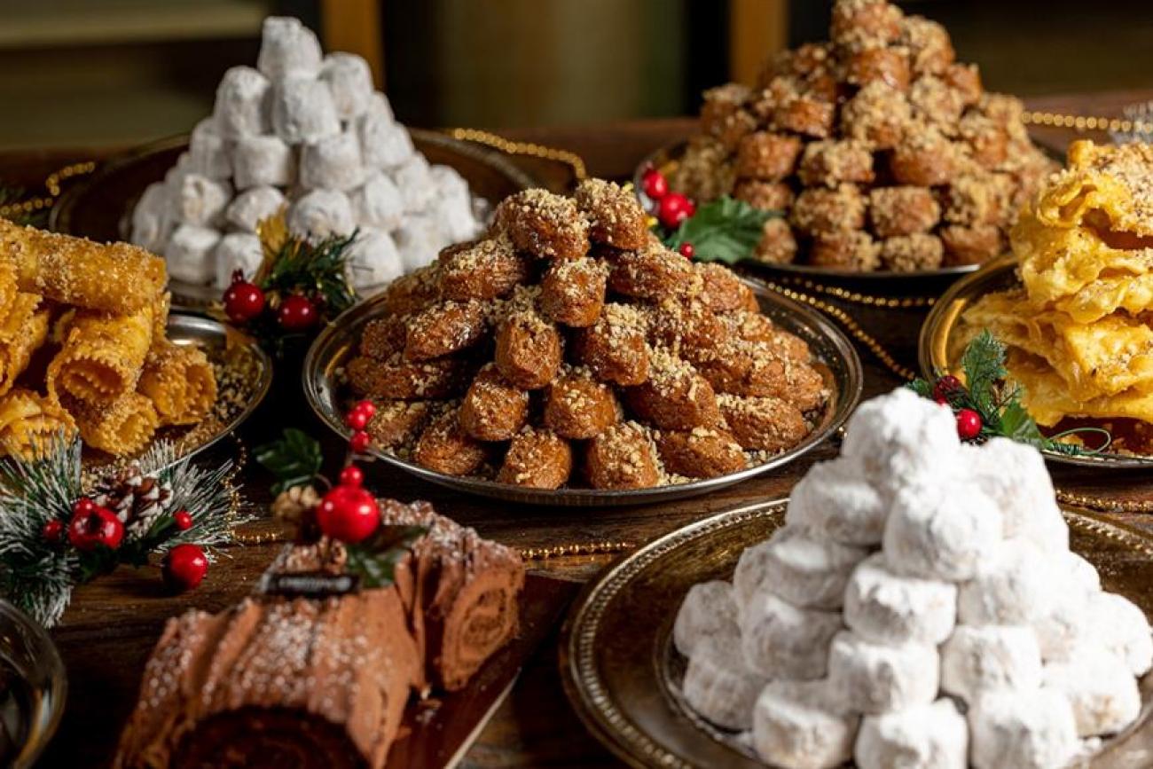 «Καίνε» φέτος οι τιμές στα εορταστικά γλυκά – Πόσο θα πληρώσουμε τα μελομακάρονα και τους κουραμπιέδες