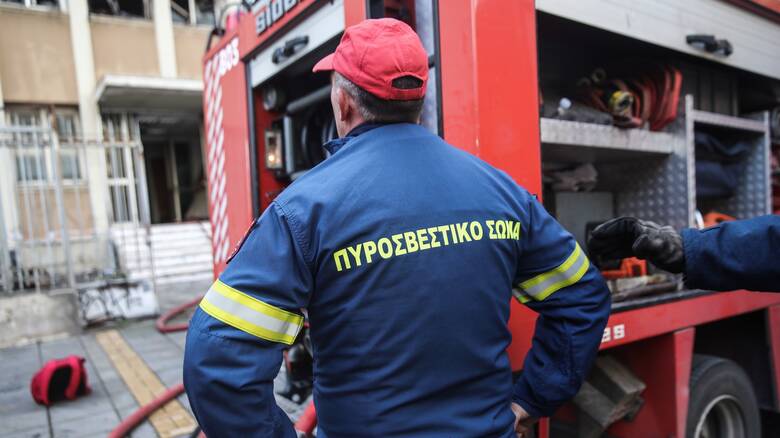 Στις φλόγες τυλίχτηκε διαμέρισμα στη Θεσσαλονίκη – Στο νοσοκομείο 32χρονη