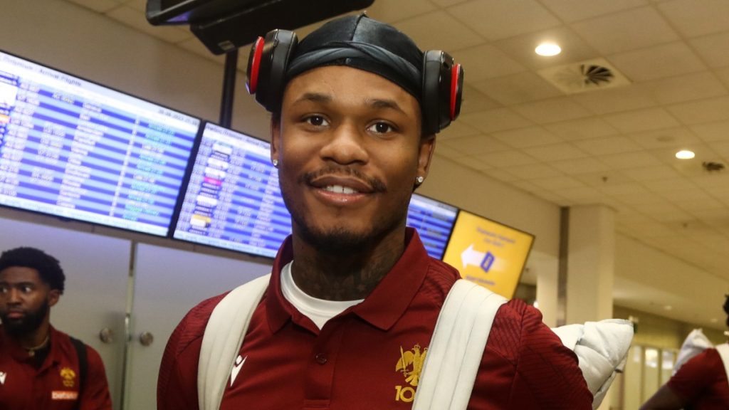 Ληστές απείλησαν με πιστόλι τον μπασκετμπολίστα της ΑΕΚ Μπεν Μακλέμορ και του άρπαξαν ρολόι αξίας 200.000 ευρώ