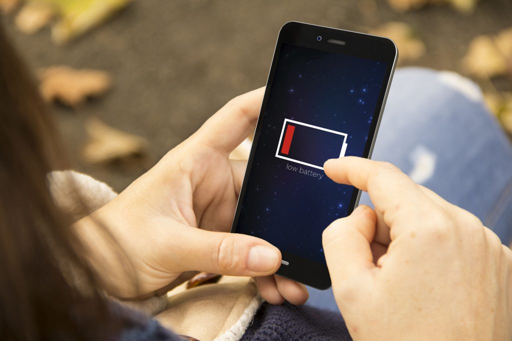 Οι τρεις λόγοι που «πέφτει» πολύ γρήγορα η μπαταρία του κινητού σας