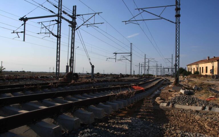 Αποκαθίσταται η σιδηροδρομική σύνδεση Αθήνας-Θεσσαλονίκης που είχε διακοπεί λόγω της κακοκαιρίας