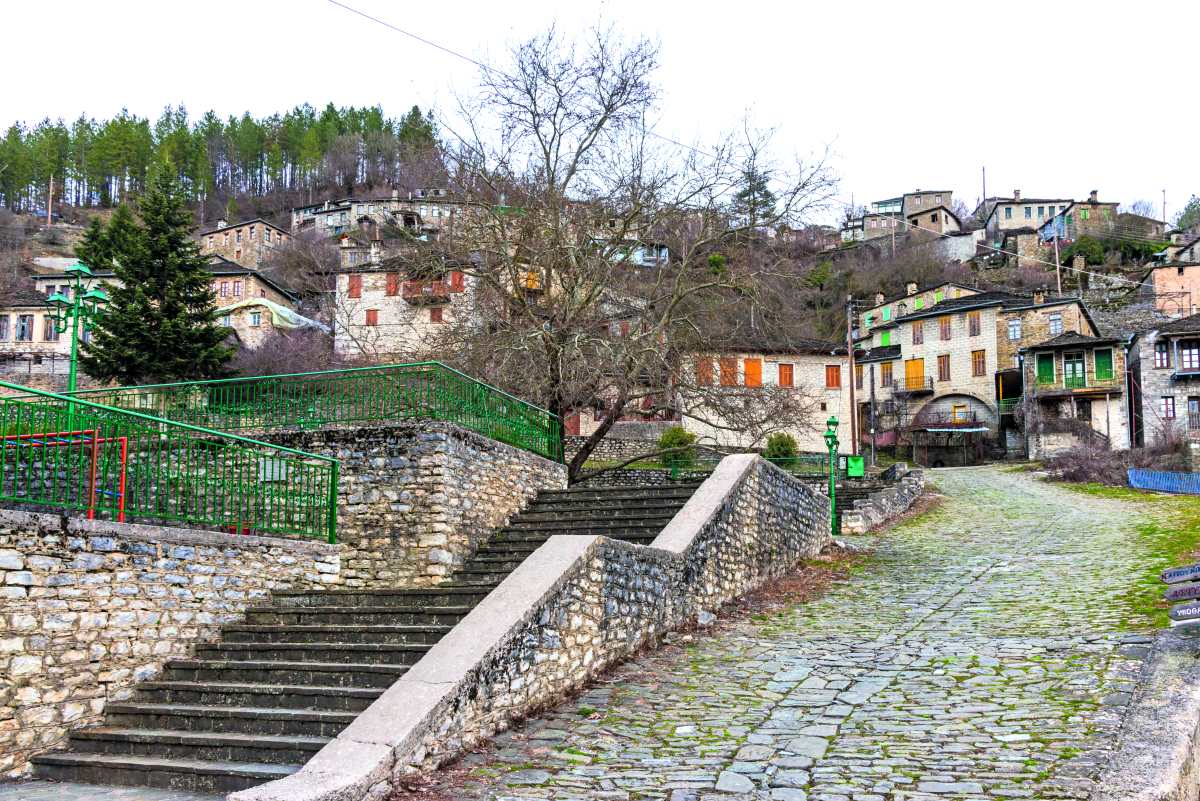 Ζαγοροχώρια: Χριστούγεννα στα πιο καρτποσταλικά χωριά με τις ειδυλλιακές διαδρομές