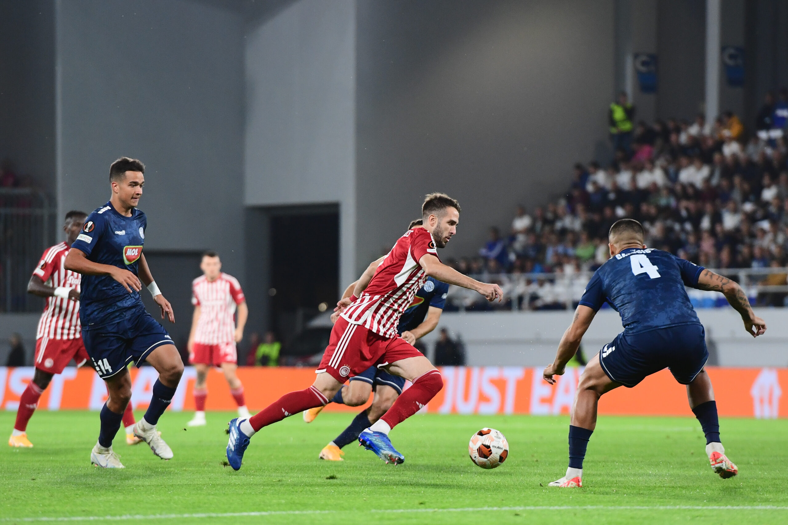 Μπάτσκα Τόπολα: «Δεν θα βγούμε να παίξουμε με τον Ολυμπιακό αν δεν μπουν το γήπεδο οι οπαδοί μας»