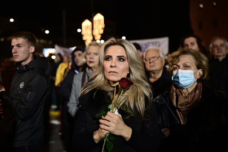 Έγκλημα στα Τέμπη: Συγκέντρωση διαμαρτυρίας έξω απ’ τη Βουλή – «Οι ένοχοι πρέπει να τιμωρούνται» 