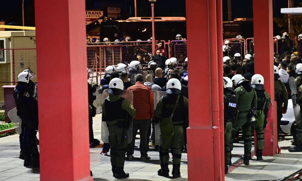 Σεσημασμένοι χούλιγκαν καλούνται στη ΓΑΔΑ για εξέταση ώστε να βρεθεί ποιος διέταξε την επίθεση στου Ρέντη