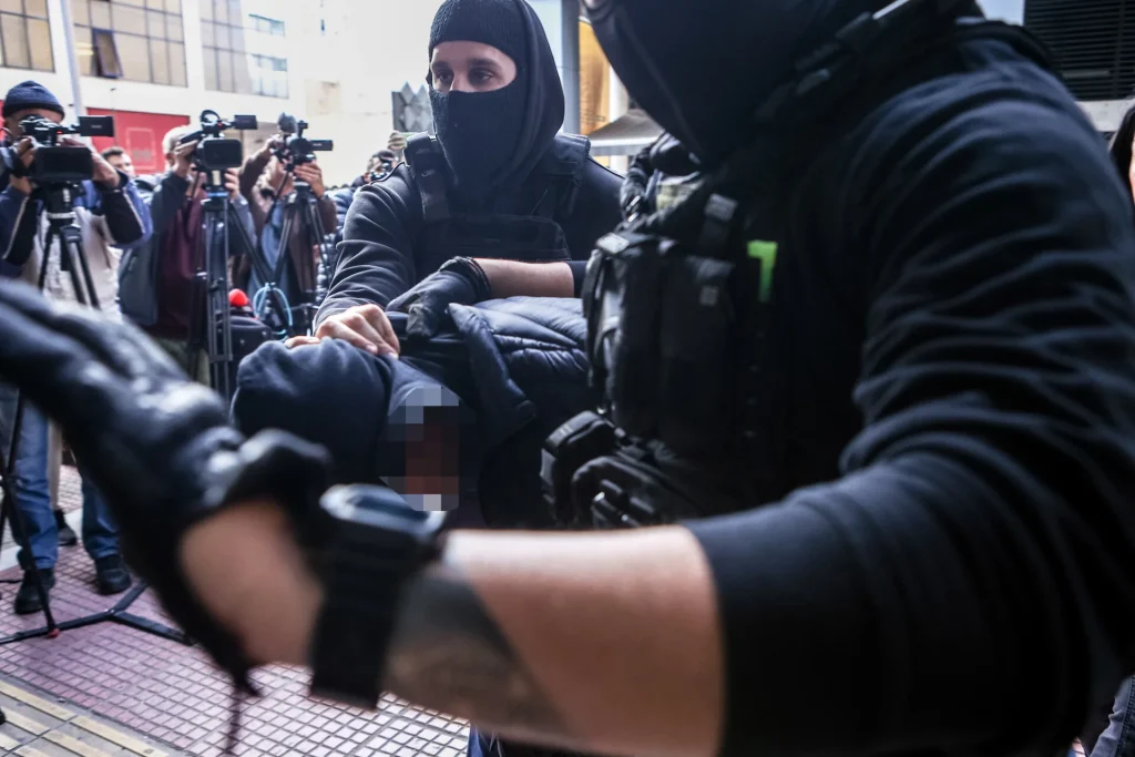 Απειλές κατά του 18χρονου: «Σύντομα δεύτερη κηδεία – Πόσους βιασμούς θα αντέξει το παιδί πριν κρεμαστεί»