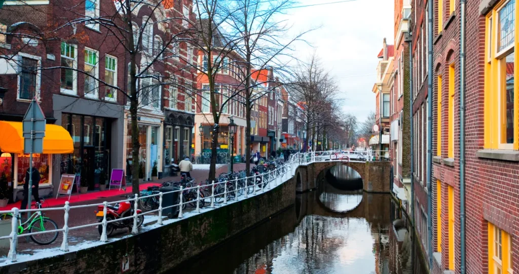 Ολλανδία: Νομιμοποιείται από τις 15 Δεκεμβρίου η κάνναβη