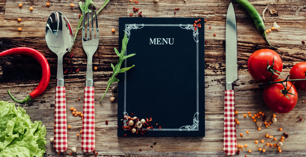 Οι ενδείξεις που πρέπει να αναγράφονται υποχρεωτικά στους τιμοκαταλόγους των καταστημάτων εστίασης – Τα πρόστιμα