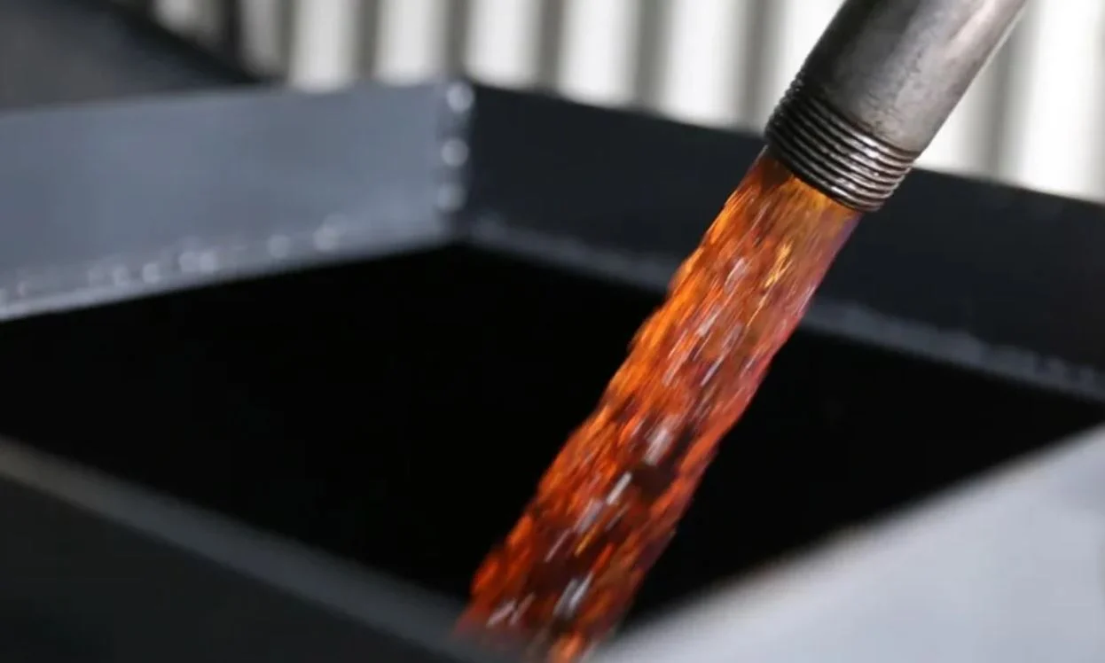 Τρύπησε δεξαμενή πετρελαίου στο Χαϊδάρι – Εκατοντάδες λίτρα καυσίμου στους δρόμους