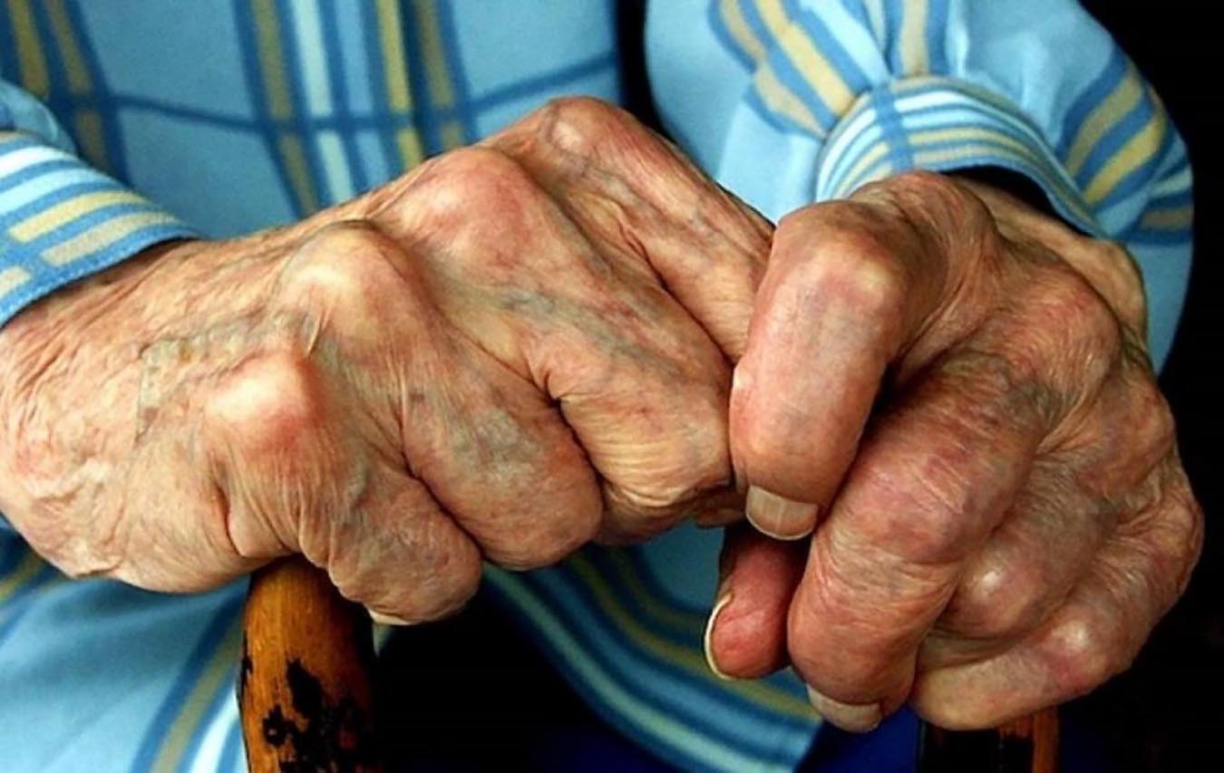 Πάτρα: Δύο αδερφές 13 και 16 ετών πίσω από τη ληστεία εις βάρος ηλικιωμένου