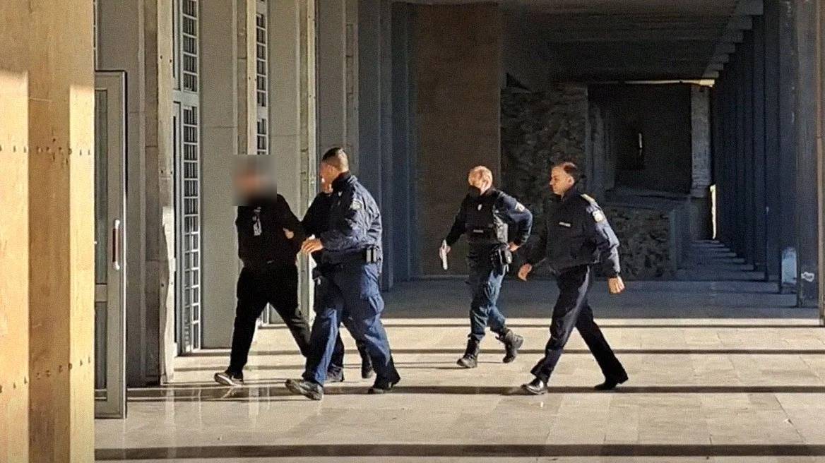 Θεσσαλονίκη: Ο 37χρονος ιδιοκτήτης των σκύλων που σκότωσαν την 50χρονη είχε κατηγορηθεί για βιασμό 20χρονης