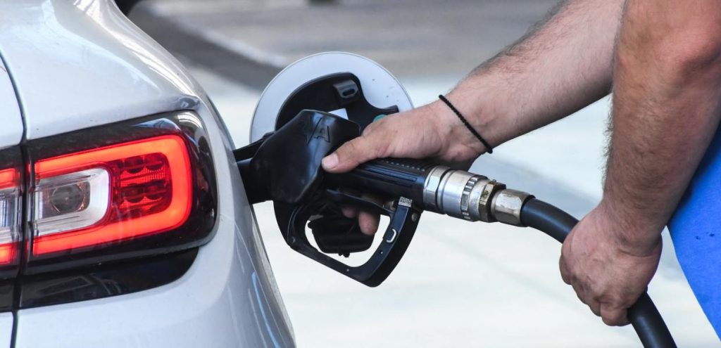 Πρόεδρος βενζινοπωλών: «Μειωμένη κατά 3 με 4 λεπτά ανά λίτρο η βενζίνη όμως οι καταναλωτές διαμαρτύρονται»