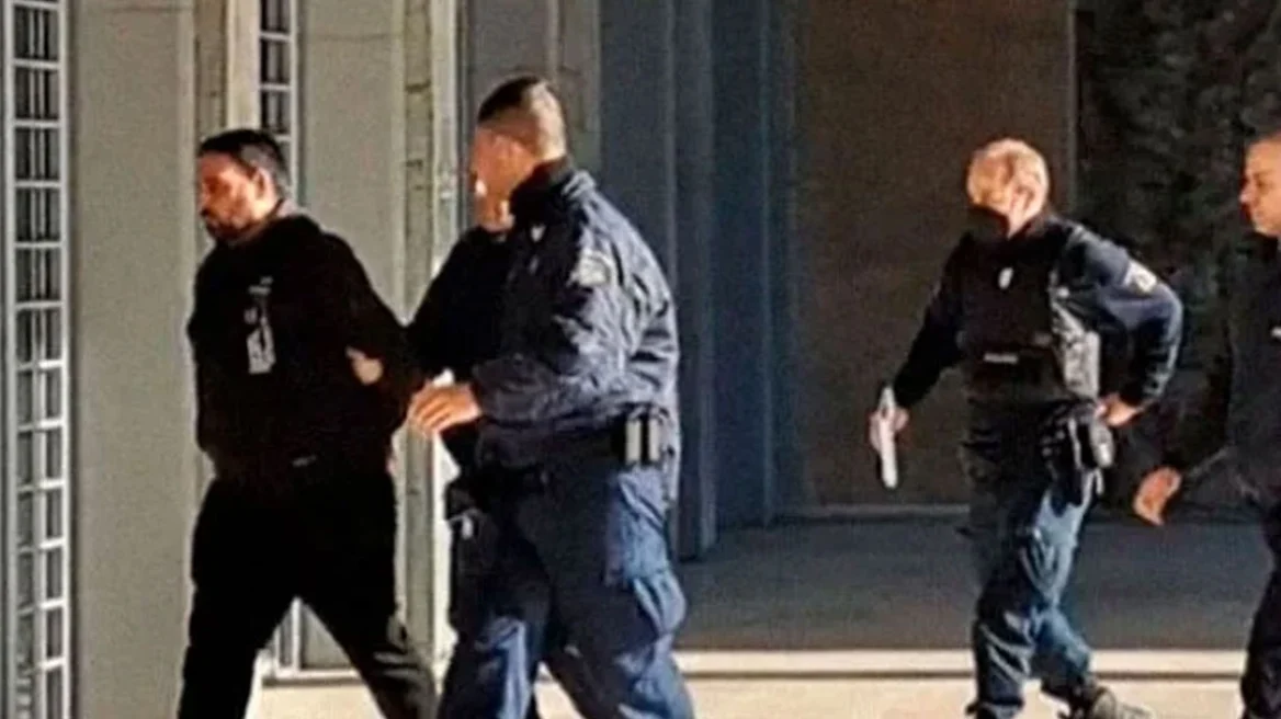 Έρευνα στο σπίτι του 37χρονου ιδιοκτήτη των σκύλων που σκότωσαν την 50χρονη στη Θεσσαλονίκη