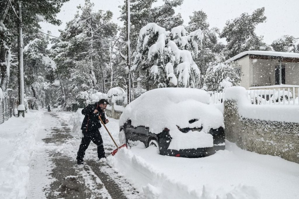 Κακοκαιρία: Ξεκίνησε η ψυχρή εισβολή – Έπεσαν τα πρώτα χιόνια σε Δυτική Μακεδονία και Ήπειρο