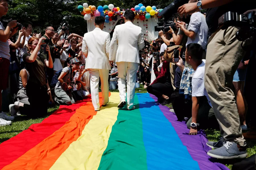 Επιστολή οργής 5.765 πολύτεκνων οικογενειών προς Κ.Μητσοτάκη για γάμο και τεκνοθεσία ομοφυλοφίλων