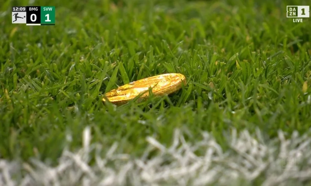 Γερμανία: Οπαδοί διέκοψαν το ματς πετώντας σοκολατένια κέρματα (φώτο)