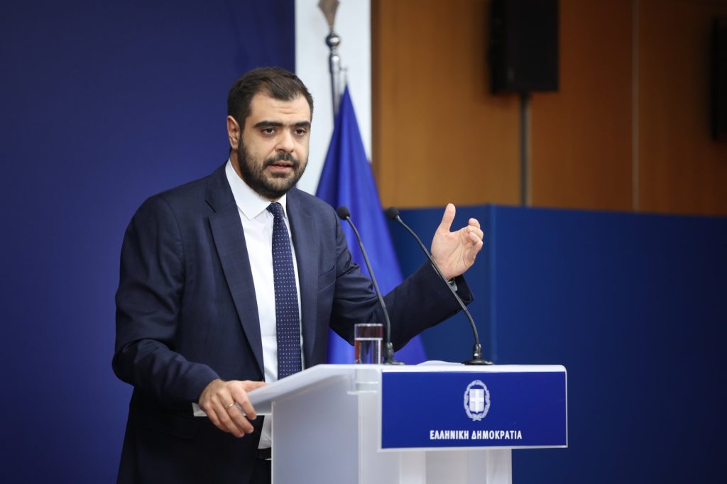 Π.Μαρινάκης: «Μόνο για εργασία οι άδειες στους μετανάστες»