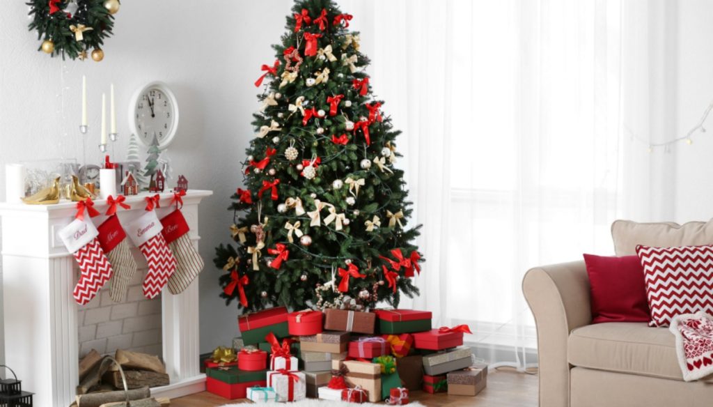 Τι μπορείτε να κάνετε για να μην σας μαραθεί γρήγορα ένα αληθινό χριστουγεννιάτικο δέντρο