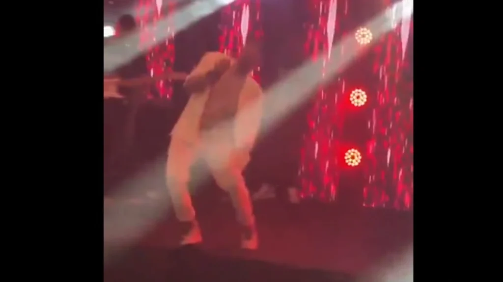 Η τρομακτική στιγμή που 30χρονος τραγουδιστής στη Βραζιλία παθαίνει ανακοπή και πεθαίνει στη σκηνή (βίντεο)