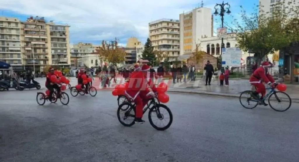 Πάτρα: Δεκάδες Άγιοι Βασίληδες βγήκαν με τα ποδήλατά τους στο κέντρο της πόλης