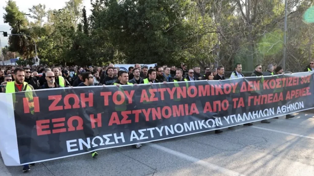 Επεισόδια στου Ρέντη: Συγκέντρωση διαμαρτυρίας αστυνομικών έξω από τη Βουλή