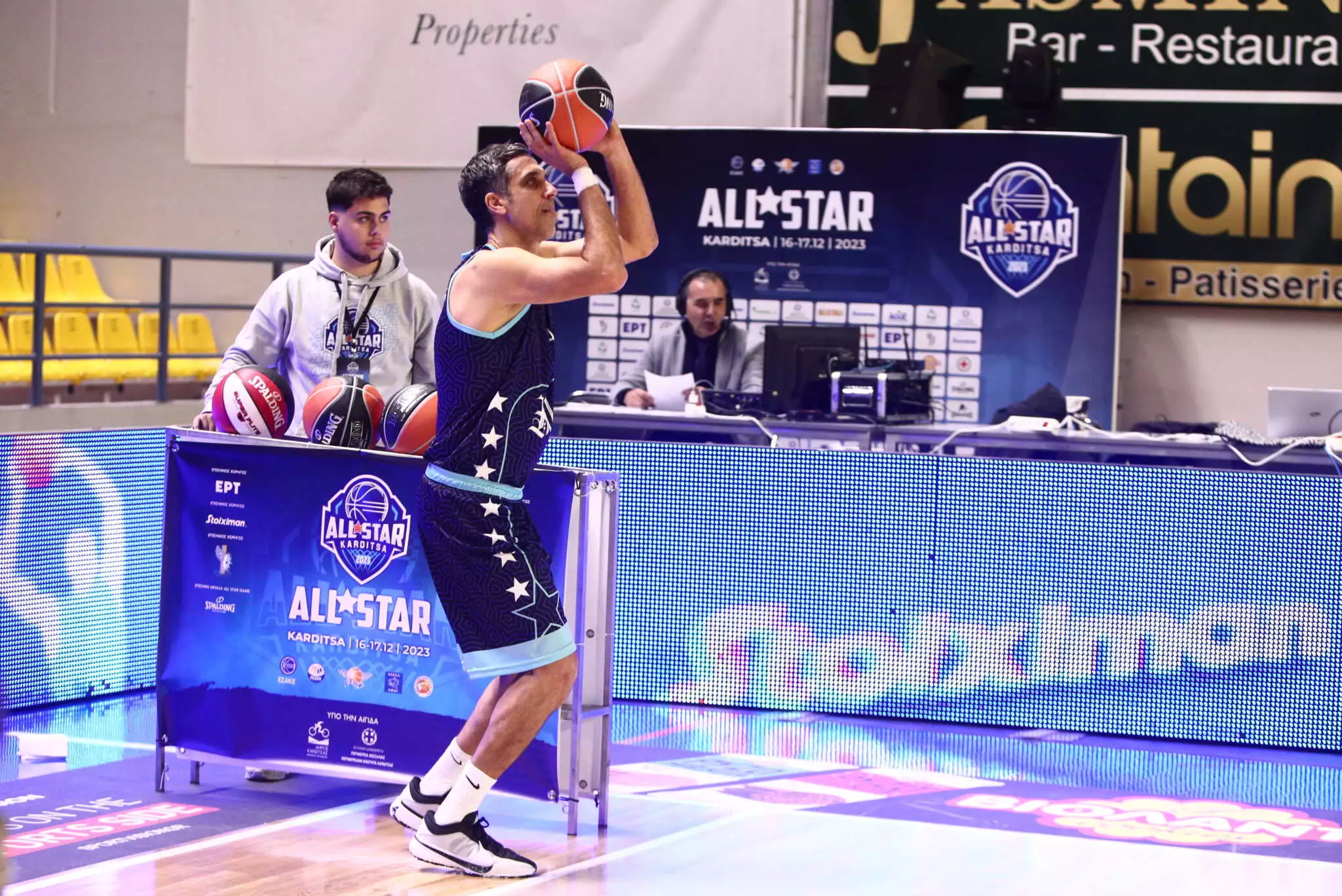 All Star Game: Ο Ν.Χατζής νίκησε στο διαγωνισμό τριπόντων των παλαίμαχων του μπάσκετ – Ποιοι άλλοι συμμετείχαν 
