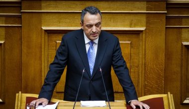 Β.Στίγκας για τον προϋπολογισμό: «Πολλά ψέματα και ανακρίβειες – Η Ελλάδα έχει γίνει νεκροταφείο για χιλιάδες επιχειρήσεις»