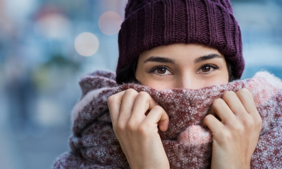Κρύες μέρες: Να τι πρέπει να κάνεις για να προστατεύσεις το δέρμα σου