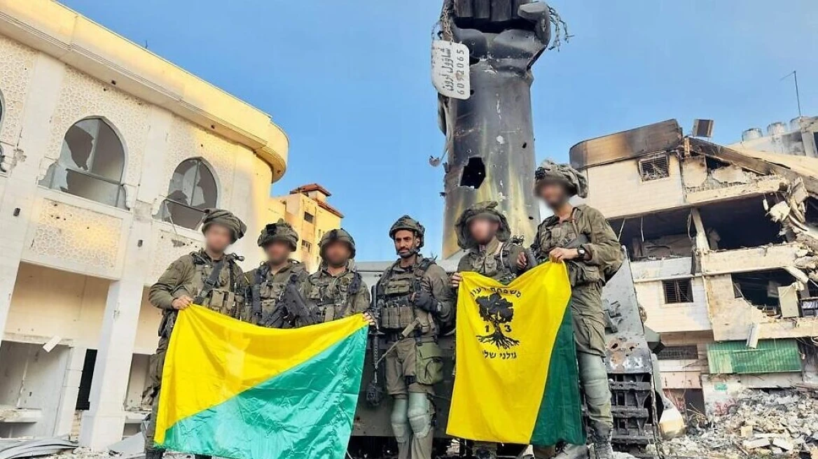 Γάζα: Στρατιώτες του τάγματος Γκολάνι κατέστρεψαν άγαλμα της Χαμάς στη συνοικία Shejaya