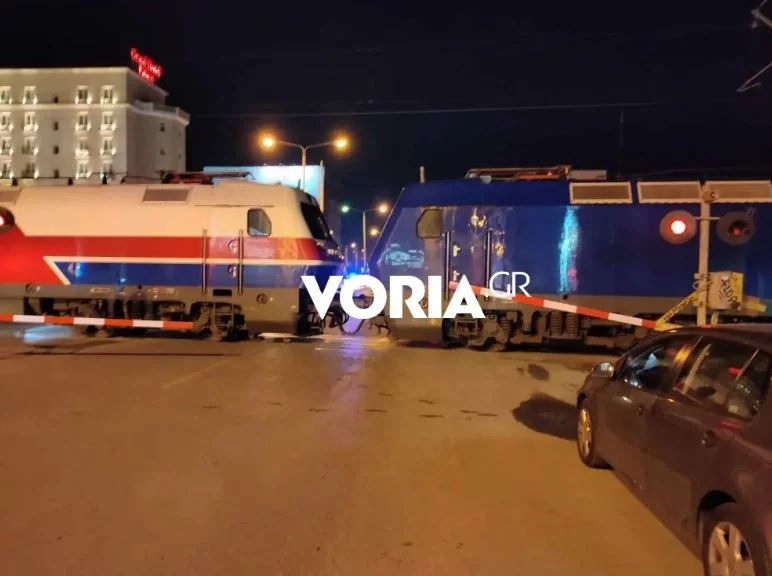 Τροχαίο στη Θεσσαλονίκη: Τρένο συγκρούστηκε με αυτοκίνητο (φώτο-βίντεο)