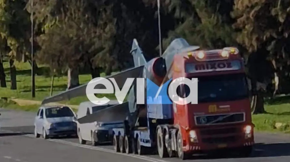 Χαλκίδα: Δείτε εικόνες από τη μεταφορά αεροπλάνου της Πολεμικής Αεροπορίας (φώτο)