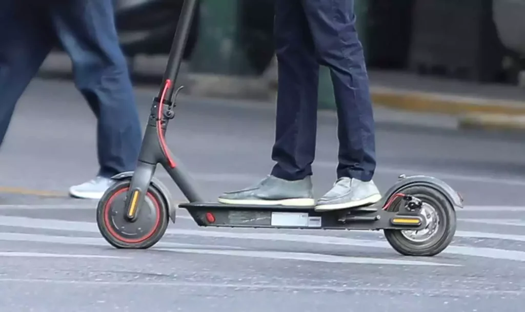 Λάρισα: Στη ΜΕΘ με εγκεφαλική κάκωση ένας 16χρονος – Είχε ατύχημα με πατίνι