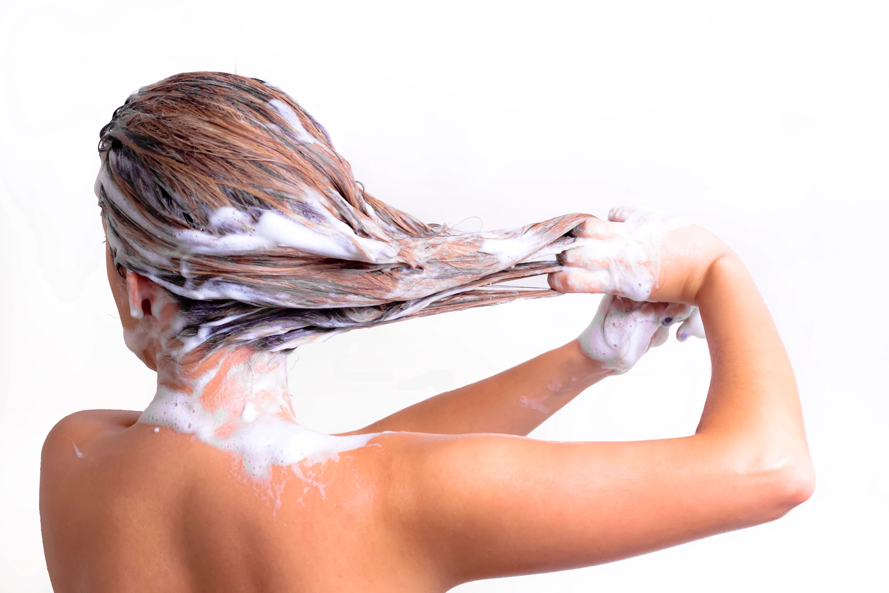 Ξεβγάζετε τα μαλλιά σας με κρύο νερό; – Αυτά είναι τα οφέλη