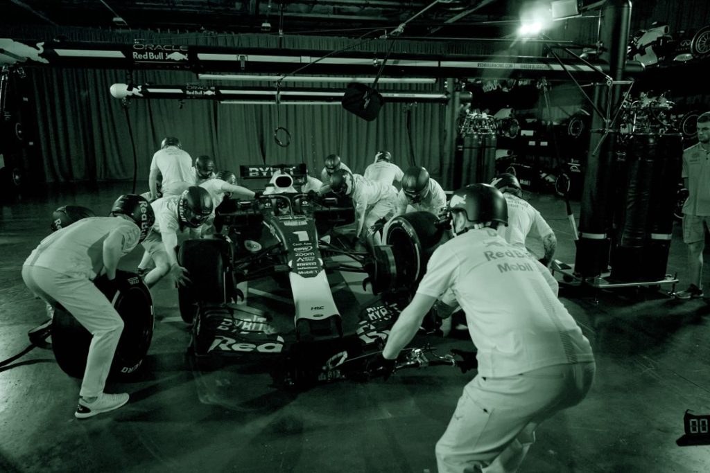 Η THEON INTERNATIONAL πραγματοποίησε δόκιμη των συστημάτων νυκτερινής όρασης στην Formula 1 (βίντεο) 
