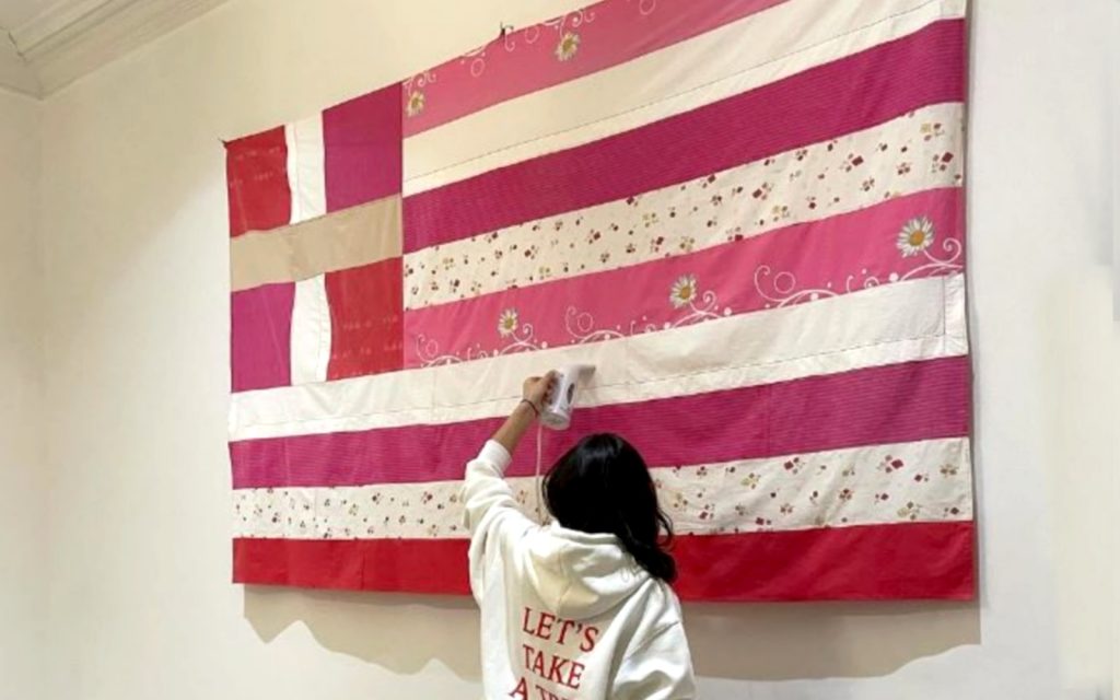 ΥΠΕΞ για τη ροζ ελληνική σημαία: «Το προξενείο δεν είναι ιδιωτική γκαλερί!»
