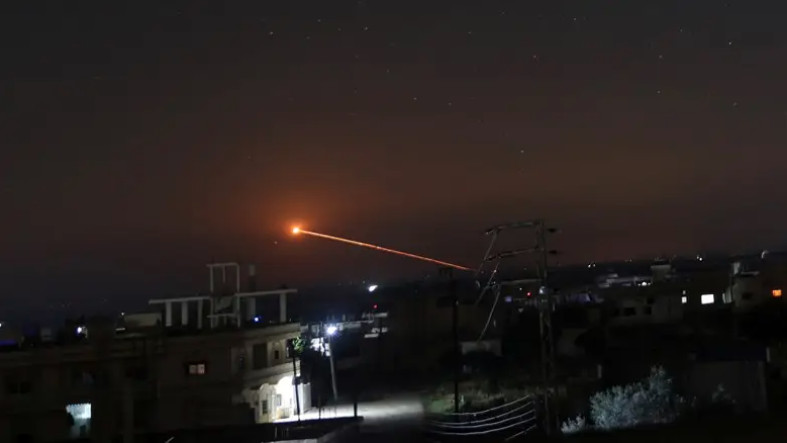 Ισραηλινός βομβαρδισμός σε στρατιωτική θέση στη Συρία σε αντίποινα για τις εκτοξεύσεις ρουκετών