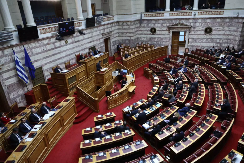 Έξι φοβιτσιάρηδες βουλευτές της ΝΔ θέλανε να ψηφίσουν «όχι» αλλά ψήφισαν «ναι» – Αυτούς έβαλε στη Βουλή ο ελληνικός λαός