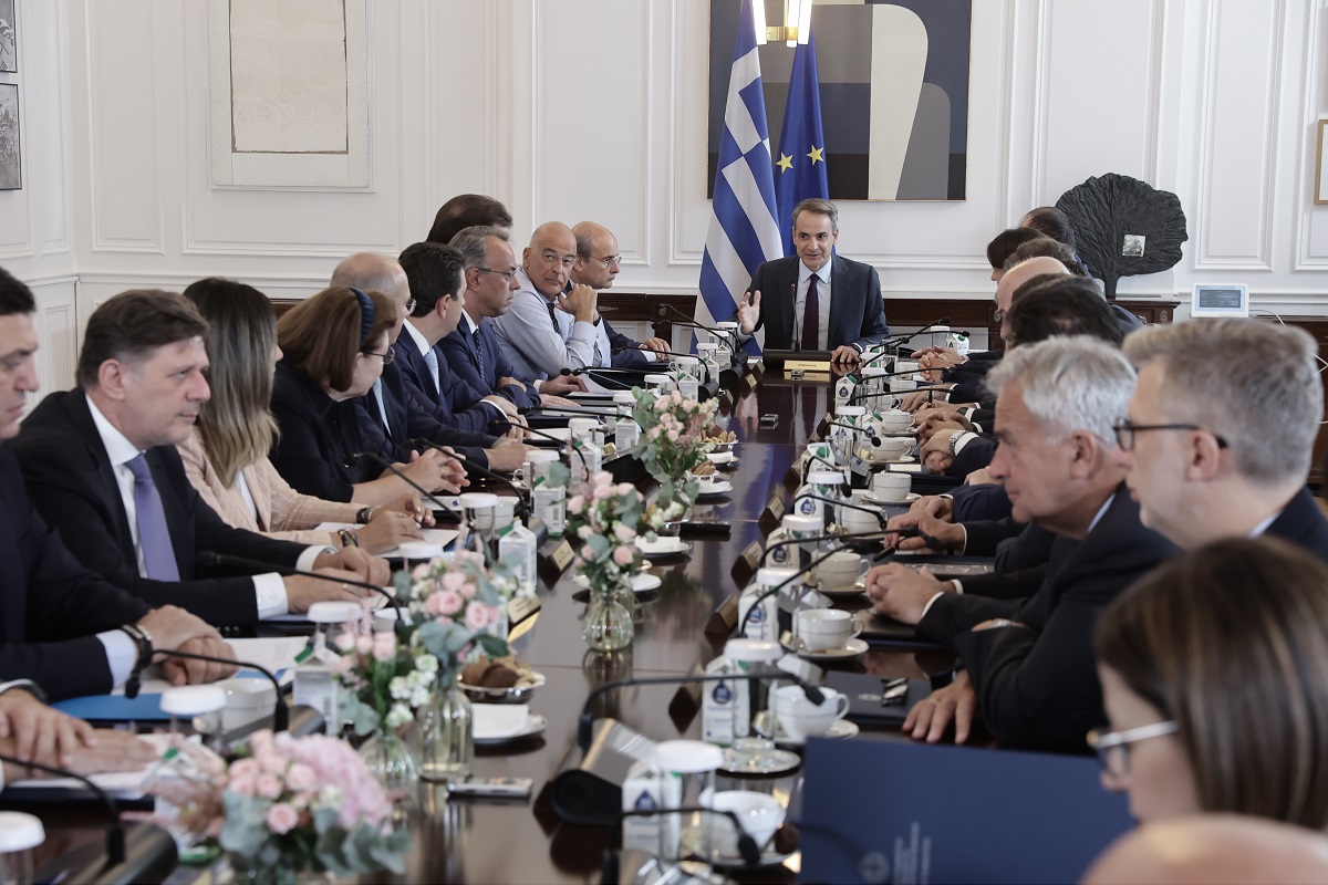 Αυτοί είναι οι 18 εξωκοινοβουλευτικοί υπουργοί που παίρνουν αύξηση με τη νέα ρύθμιση που φέρνει η κυβέρνηση