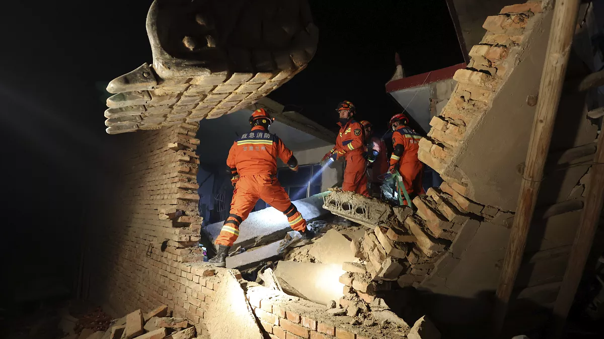 Β.Πούτιν σε Σι Τζινπίνγκ για τον σεισμό στην Κίνα: «Συμμεριζόμαστε τον πόνο όσων έχασαν συγγενείς»