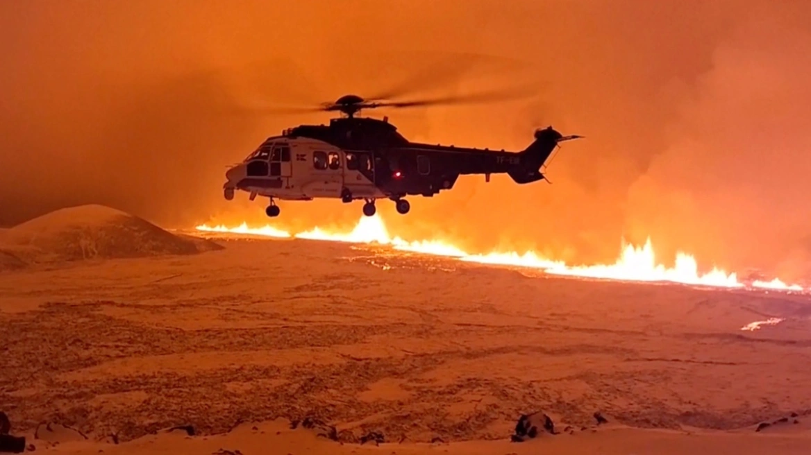 Εντυπωσιακά πλάνα στην Ισλανδία: Ελικόπτερο πέταξε στην «καρδιά» του ηφαιστείου Γκρίνταβικ (φώτο-βίντεο)