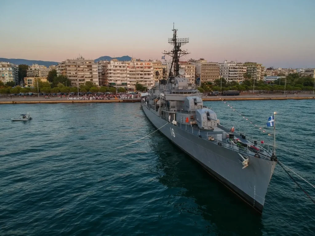 «Βέλος»: Ολοκληρώθηκαν οι επισκευές στο αντιτορπιλικό – Παραμένει στο λιμάνι της Θεσσαλονίκης