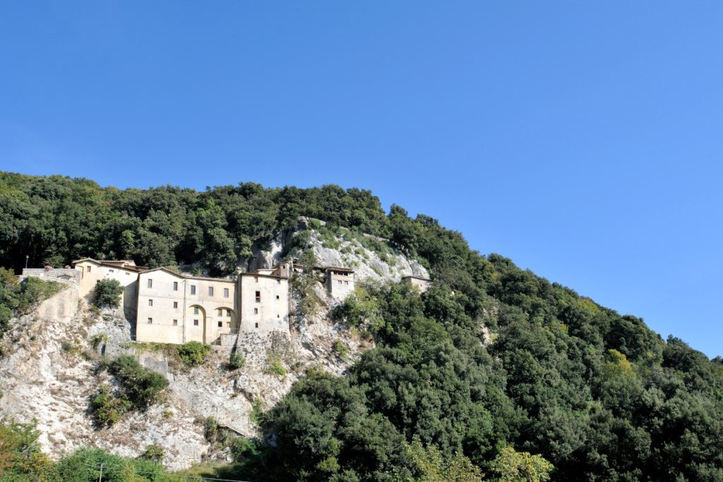 Γκρέτσιο: Η ιστορία του χωριού που έφτιαξαν Έλληνες στην Ιταλία – Φιλοξενεί την πρώτη φάτνη που φτιάχτηκε στον κόσμο (φώτο)